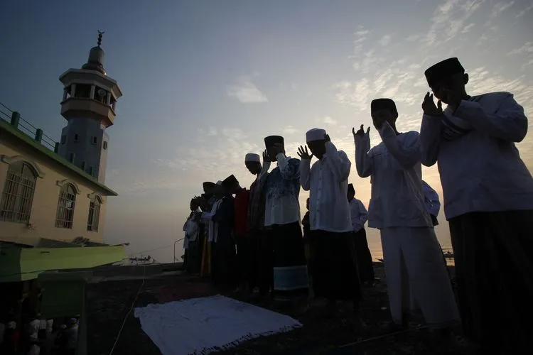 Panduan Shalat Idul Fitri dan Idul Adha Lengkap